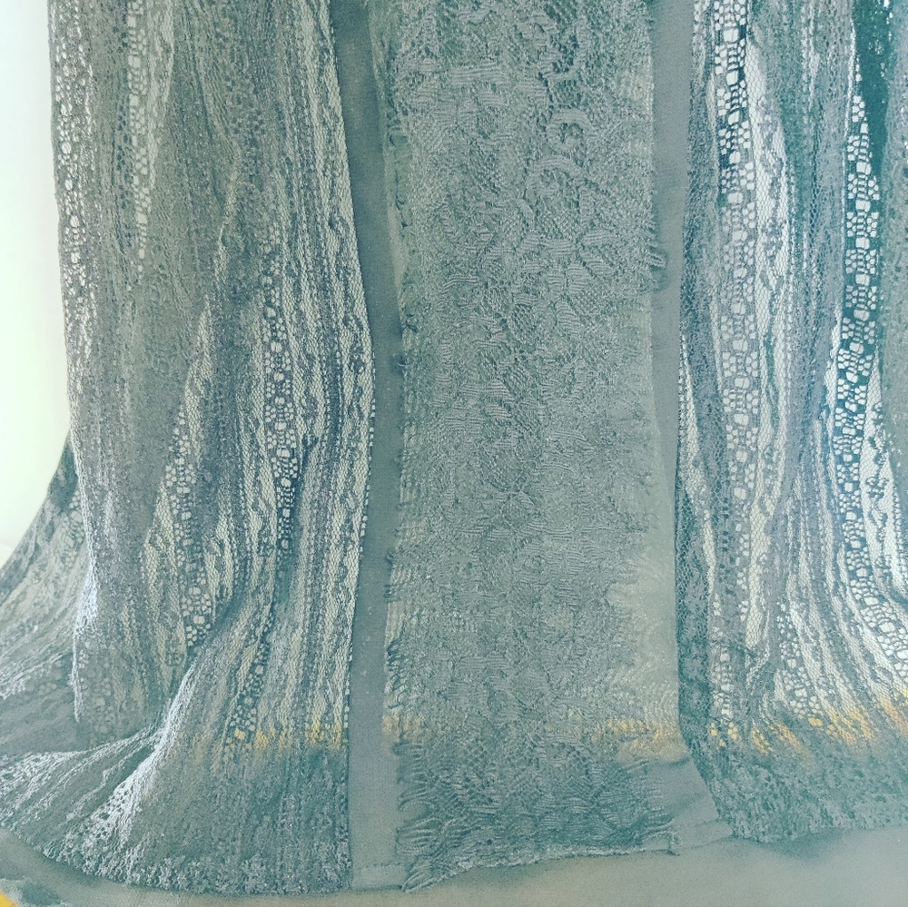 DAYTRIP *M* RACERBACK ADJUSTABLE LACE SHEER LAYERABLE TANK TOP 🫶 - Picture 6 of 7
